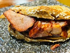 -老天桥酱肉烧饼夹肘子(天桥店)