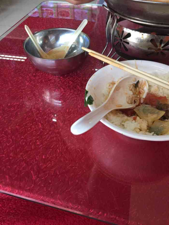 在空港这种地儿有送外卖的我们就感恩戴德了口味还可以点多了老板会送