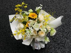 -谷莠子花艺气球派对·绿植造景·花艺沙龙(东海缤纷天地店)