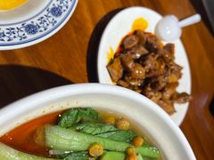 -爆炸头阿姨小四川正宗川味小吃(无任何分店)
