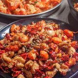 武汉探店丨谁能拒绝一碗铺满小龙虾的螺蛳粉呢？！[糖果]