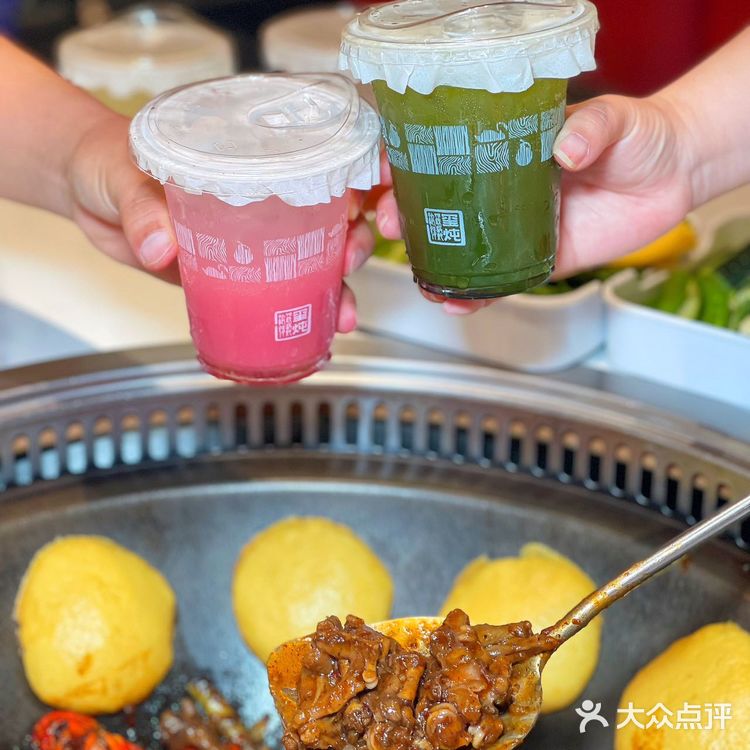 不用长途跋涉，吃到了东北味的铁锅炖