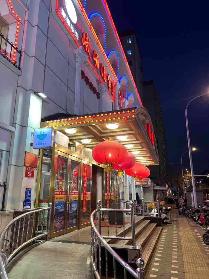 峨嵋酒家总店(车公庄店)-"菜刚上来,凑过来一个举着摄像机的哥们:".