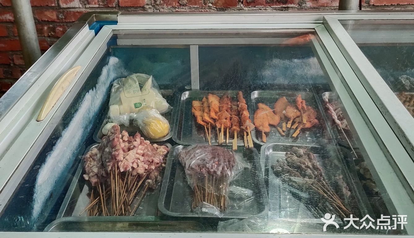果断的点了份烤蚝，还有羊肉串