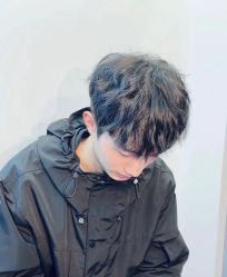-一家只做男发烫染的店
