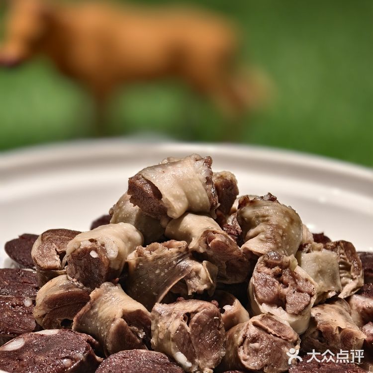 吃羊就去，郭靖烤全羊准没错！ 