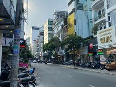 -Bánh Mì Huynh Hoa