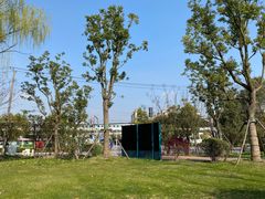 -佘山地铁站-停车场