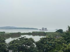 -亮河湾山庄