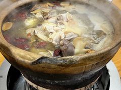 炭炉果鸡煲-威邵鸡煲(西华路总店)