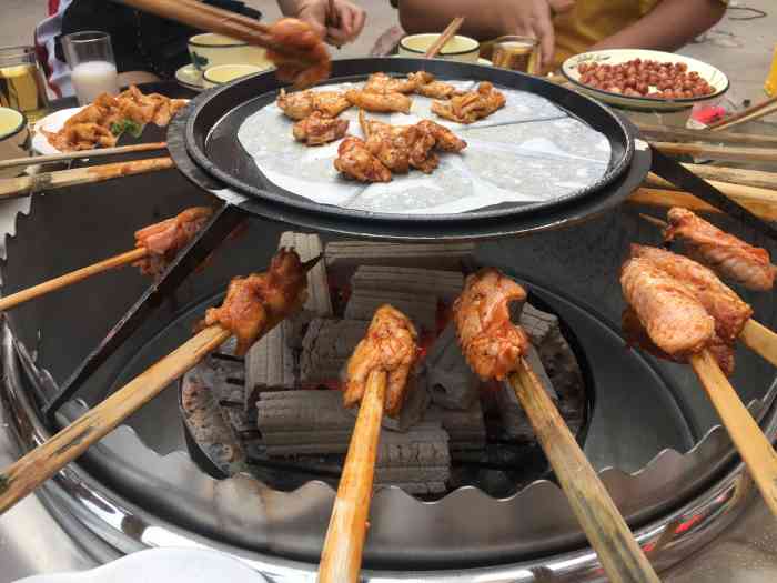 老班长火盆烧烤(海志观月山水店)-"第一次来,店面挺宽敞,可能是因为处