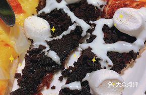 Crispy Oreo Pizza