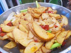 干锅土豆片-天添纸包鸡家常菜