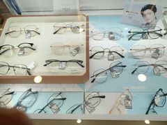 -西南眼镜·蔡司·依视路战略合作店(南街店)