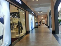 -王府井奥莱临潼小镇(临潼店)