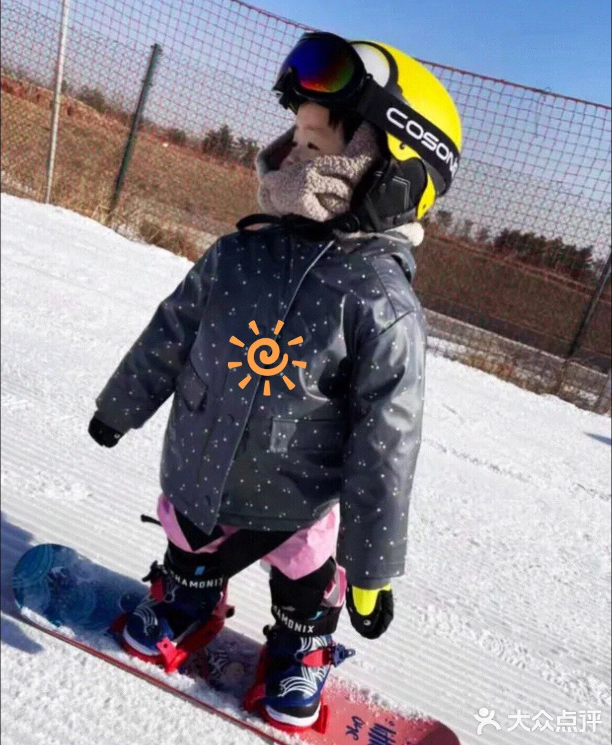 哇哦，滑雪的小朋友真是太可爱啦！