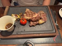 -恰餐厅及酒吧 CHAR Bar & Grill (北京丽都皇冠假日店)