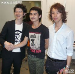 赴日本技术交流合影-名丝造型