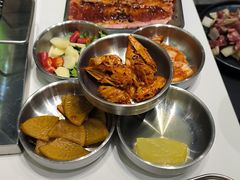 -山野的朋友露营炭火烤肉