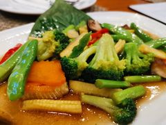 -Chom Cafe and Restaurant