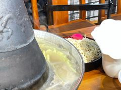 -果松木炭酸菜铜火锅·外婆参鸡汤