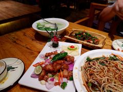 -老滇山寨•云南特色菜•地方菜•民族风情歌舞表演(金碧店)