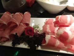 严选牛双拼-捞王猪肚鸡火锅(财富中心店)