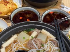 苗家清炖牛肉粉-俏凤凰(美林M·LIVE天地东座店)