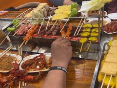 -哈尔滨小酒馆·鲜肉现穿自助烧烤(康新花园店)