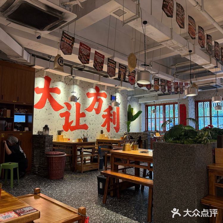 打卡北步园火锅太惊喜！牛油锅底醇厚香浓，一沸腾香气四溢