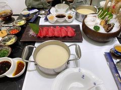 -红鼎豆捞·非遗鲍皇汤火锅(宝丰路店)