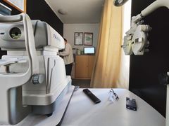 -罗伯特眼镜·蔡司官方授权(罗湖国贸店)