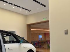 -理想汽车(世纪汇店)