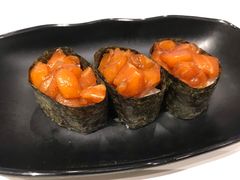 三文鱼手握寿司-国际青年会议酒店-苏莱斯餐厅