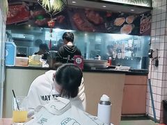 大堂-路边摊小炉子烧烤