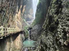 -龙水峡地缝景区