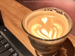 深烘豆拿铁-Punchline Coffee&Roaster(同济大学店)