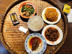 -爆炸头阿姨小四川正宗川味小吃(无任何分店)
