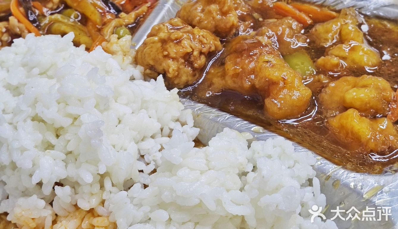 探店分享：强仔盒饭，无限量美食体验!