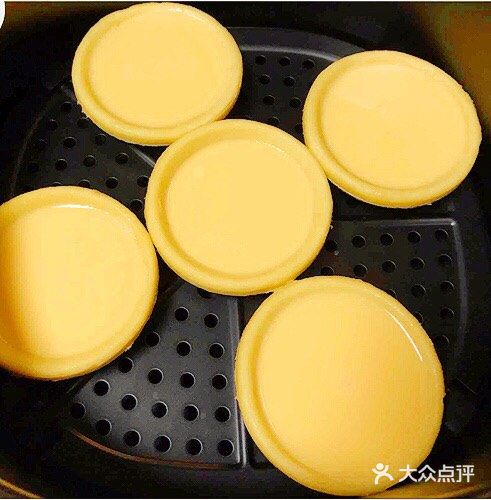 想吃蛋挞了，就自己做起来 主料：    蛋挞皮  