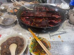 -渝嘴小老弟老火锅(华新村店)