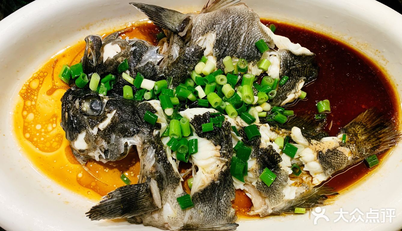 味道都不错,菜品种类很多,就是量有点小
