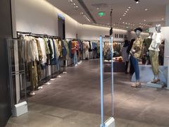-URBAN REVIVO(高德置地广场·春广场店)