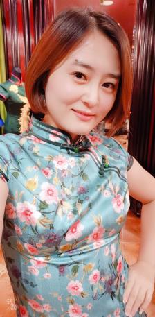 一次来上海徐,一进门就被众多款式镇住,讲真姑娘也是买过几十件旗袍的