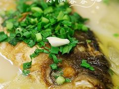 招牌秘制鱼头砂锅-老大同酒家·糟卤·本帮菜(中山公园店)