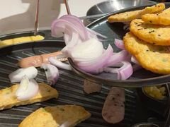 -山野的朋友露营炭火烤肉