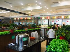 自助取餐区-令氏家外家周秦食府(高新店)