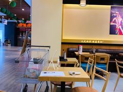 大堂-桂在香知桂林米粉(红博中央公园店)