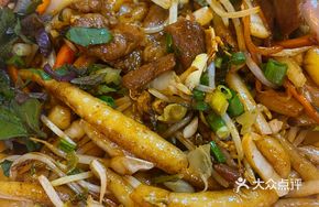 Beef Stir-fried with Mealworms