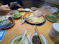 -洱火云南酸菜牛肉火锅(石景山当代商城店)